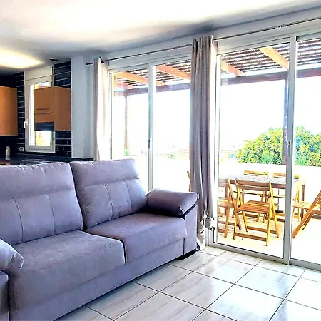 Bedroom With Private Bathroom And Air Conditioning *